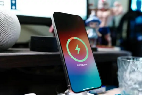 夷陵苹果15换屏服务分享用什么充电器给iPhone15充电更好 